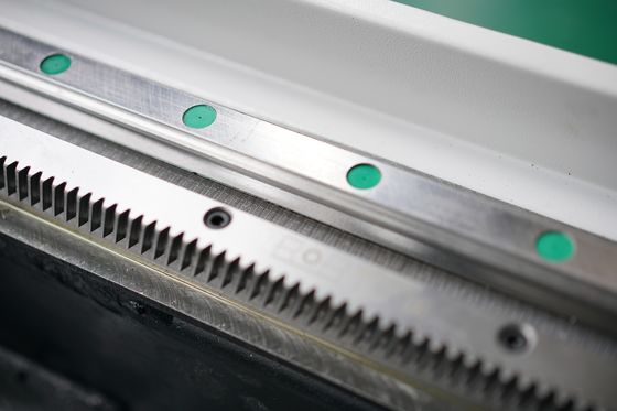 IL CNC 4KW ha tagliato la macchina, la tagliatrice del laser della metropolitana del metallo 6000mm 1500 chilogrammi