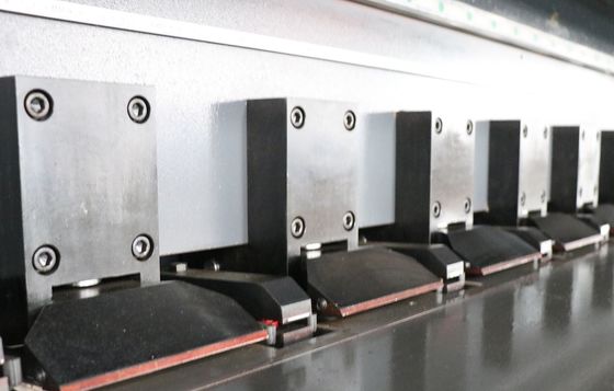 Il CNC della lamiera sottile ha tagliato la macchina 1250x6000Mm, la scanalatrice verticale UV 0.4mm di V