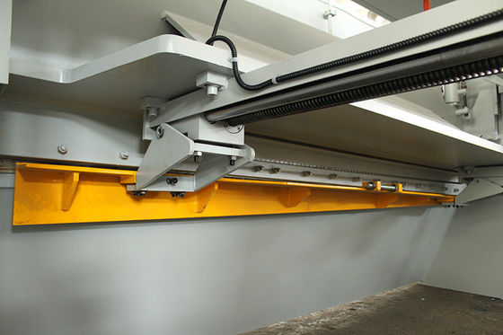 macchina di taglio idraulica E21sNC di CNC di 16mm per il piatto 6Meters per il taglio di metalli