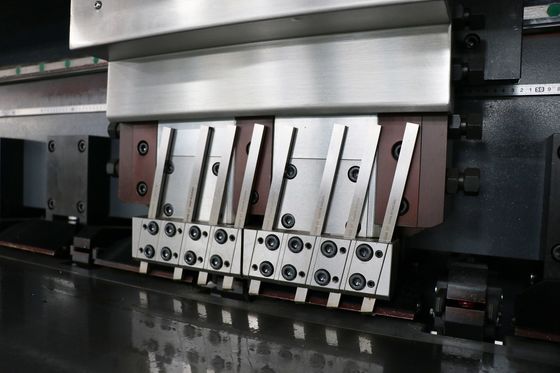 La macchina di piastra metallica del Groover del tubo V dello strato per PVD ha ricoperto 5.5KW 6000mm