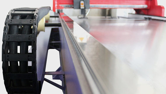 Macchina automatica della taglierina della scanalatura di CNC V del doppio azionamento per le porte dei Governi 1250mm 70m/Min